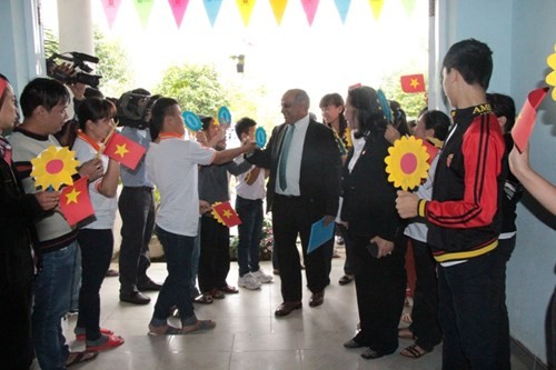UNICEF Chief Representative presents gifts to disadvantaged children in Da Nang - ảnh 1